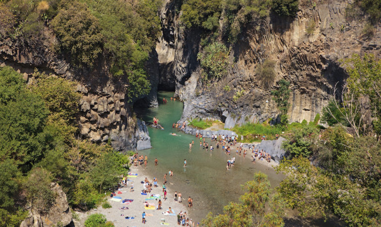 Scopri di più sull'articolo See-do-drink: bathing in a canyon. A must try experience in Sicily