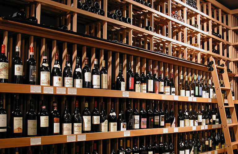 Scopri di più sull'articolo Vino per le grandi occasioni: ecco 10 bottiglie super premiate a partire da 15 euro