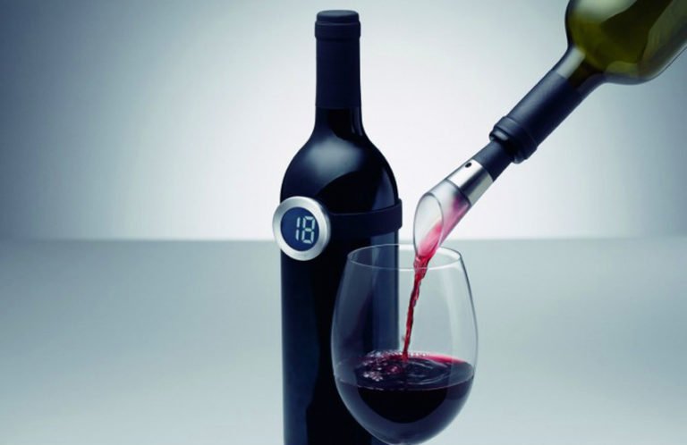 Scopri di più sull'articolo Come servire il vino alla giusta temperatura in 2 step: tabella e termometro