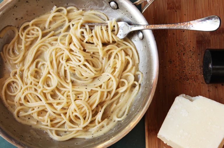 Scopri di più sull'articolo Cacio e pepe: i vini da abbinare alla ricetta originale