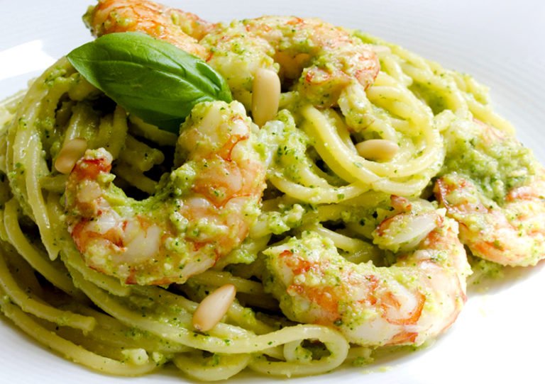 Scopri di più sull'articolo Spaghetti con pesto di zucchine e gamberetti più 4 vini in abbinamento