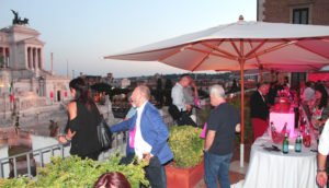 Scopri di più sull'articolo Vista mozzafiato su Roma antica e calici selezionati per l’evento I Drink Pink
