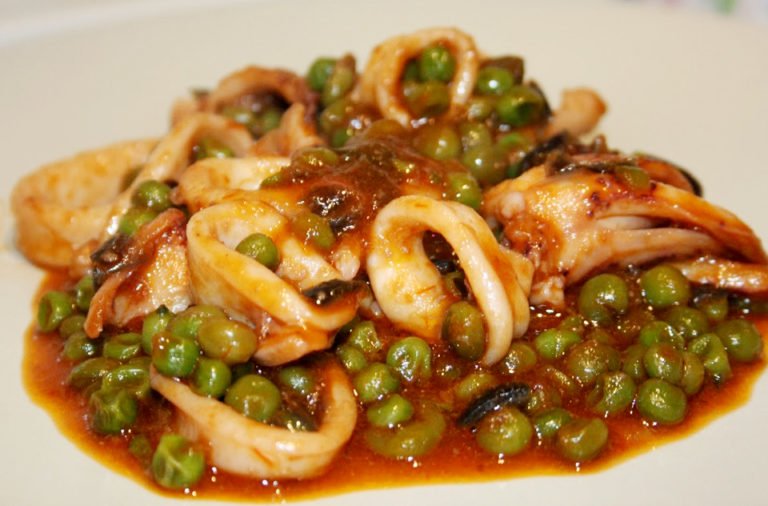 Scopri di più sull'articolo Calamari con piselli: come prepararli e con quali vini abbinarli