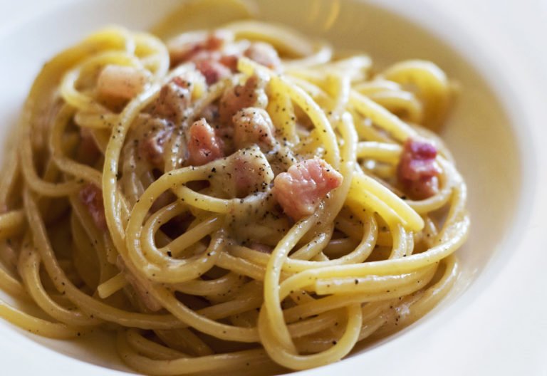 Scopri di più sull'articolo Pairing Italian wine and food: Pasta alla Gricia (Rigatoni with guanciale)