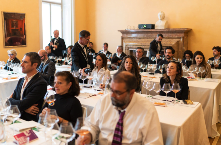 Scopri di più sull'articolo Guida Oro I Vini di Veronelli. Le migliori etichette del 2019