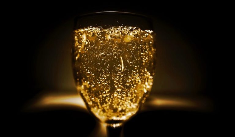 Scopri di più sull'articolo Bollicine marchigiane: degustazione di spumanti il 10 e 11 giugno a Porto San Giorgio