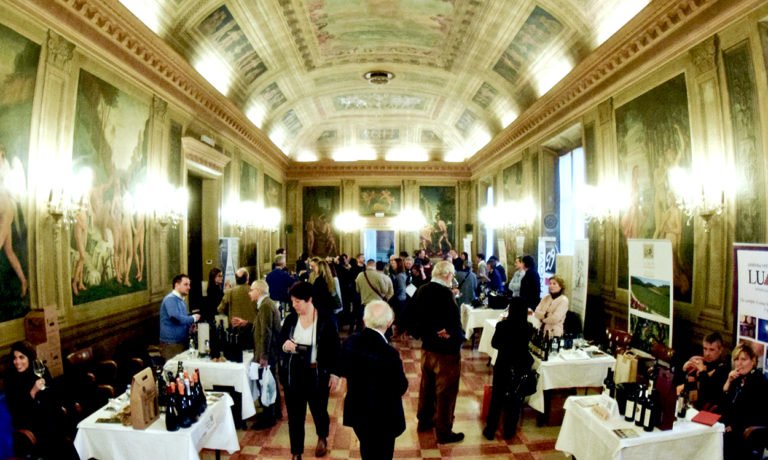 Scopri di più sull'articolo Bacco a palazzo: a Ferrara va in scena la festa del vino