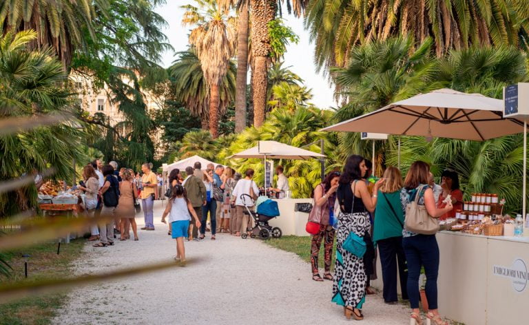 Scopri di più sull'articolo Hai mai partecipato ad un wine festival al chiaro di luna a Trastevere? Leggi come fare