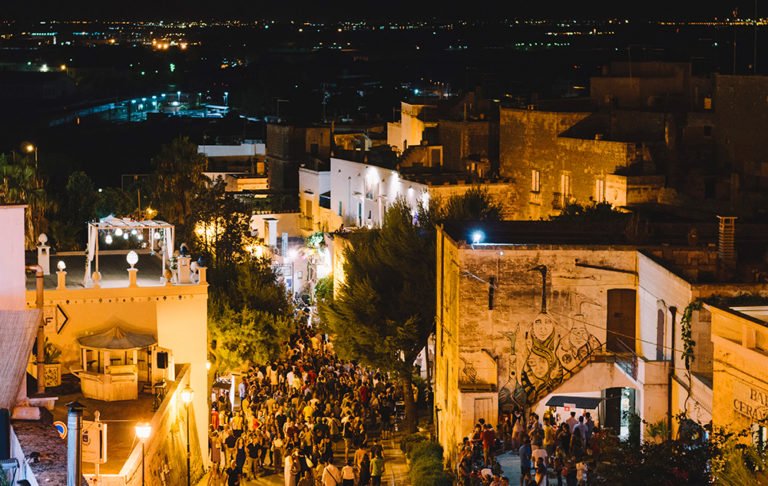 Scopri di più sull'articolo Vino è musica: evento estivo di degustazione on the road in Puglia