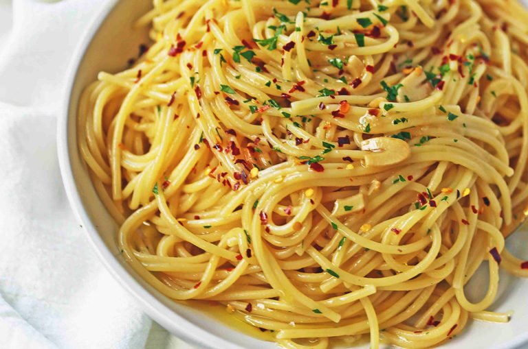 Scopri di più sull'articolo Aglio, olio e peperoncino: la ricetta e i vini in abbinamento