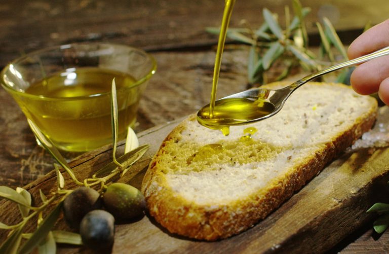 Scopri di più sull'articolo Guida agli Extravergini 2024 di Slow Food. I Grandi Oli italiani premiati regione per regione