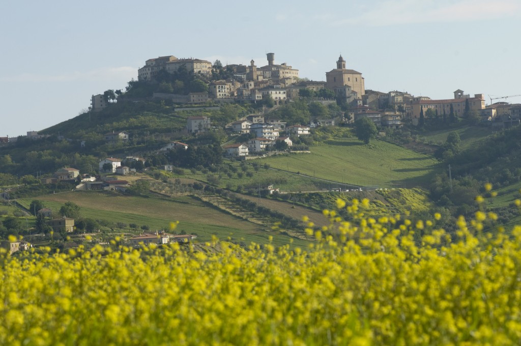 Il borgo di Colonnella dove si svolgerà la prima edizione di Tour DiVino
