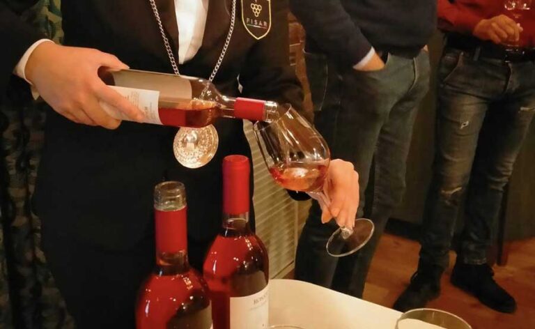 Scopri di più sull'articolo Wine Festival sui vini rosati in un pittoresco borgo costiero
