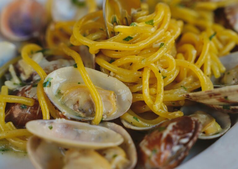 Scopri di più sull'articolo Pairing Italian wine and food: spaghetti with clams