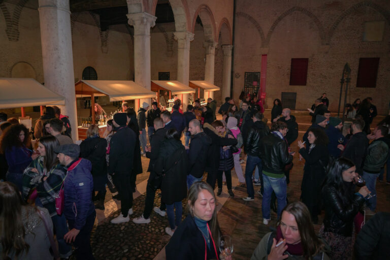 Scopri di più sull'articolo Calici d’Autunno: Degustazioni, Masterclass e Mostre Fotografiche dal 15 al 17 Novembre a Ferrara