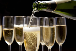Scopri di più sull'articolo Coldiretti: Lo spumante batte lo champagne con 936 milioni bottiglie stappate nel mondo
