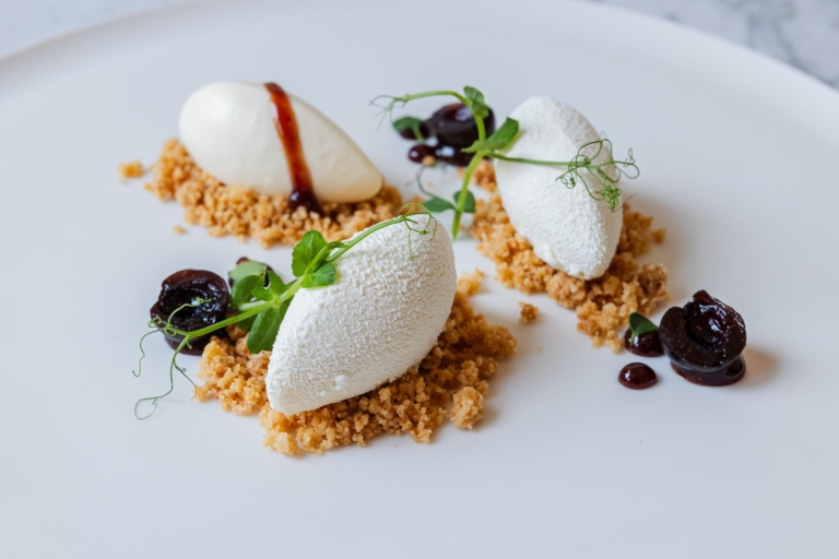 Scopri di più sull'articolo Dessert di San Valentino: Mousse di ricotta, amarene e vaniglia. Ricetta e abbinamento vini