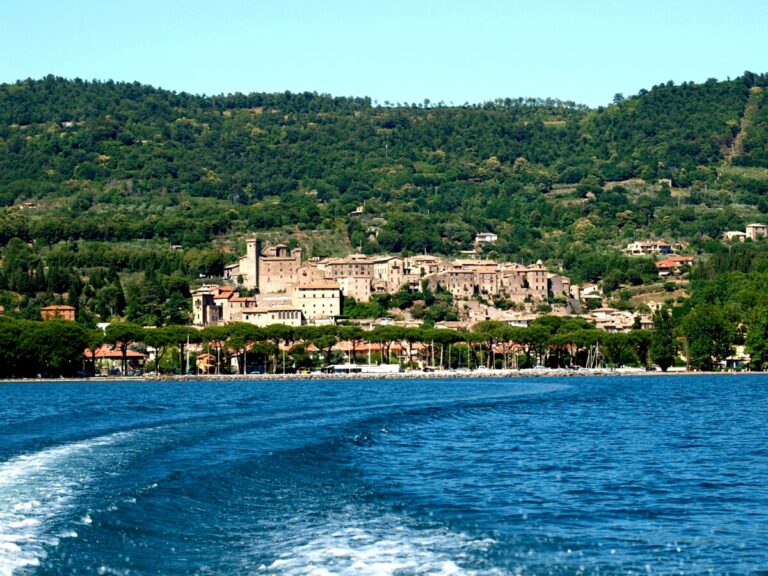 Scopri di più sull'articolo Wine & Flowers a Bolsena: sul lago più grande d’Europa, degustazioni vini, musica, gastronomia e fiori