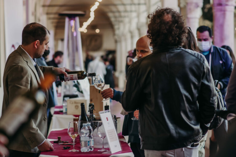 Scopri di più sull'articolo Gustus, vini e sapori di Vicenza. Due giorni di assaggi alla scoperta dei vitigni autoctoni del territorio