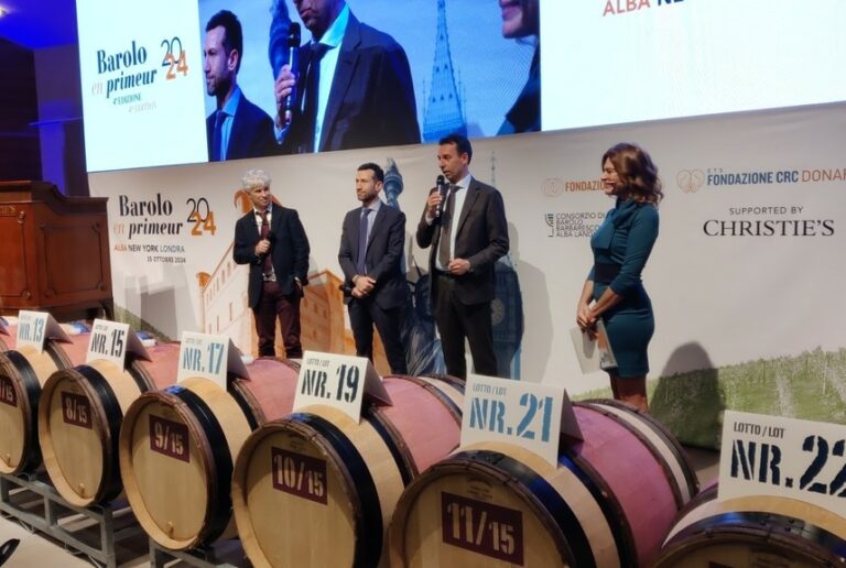 Scopri di più sull'articolo Barolo en primeur 2024: l’asta solidale ha raccolto quasi un milione di euro per Barolo e Barbaresco