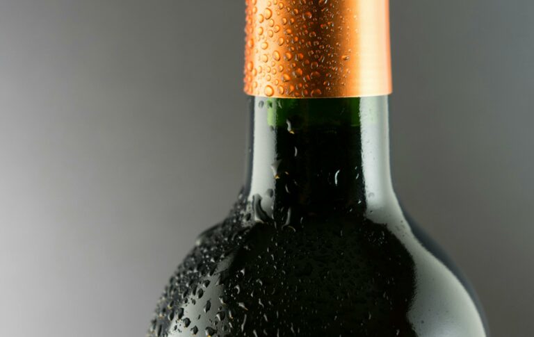 Scopri di più sull'articolo Annunciate le date di Gusto DiVino 2025, il mercato dei vini a Cremona dell’interno della fiera il Bontà