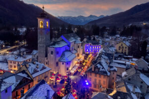 Scopri di più sull'articolo Mercatini di Natale in Piemonte: tra colline patrimonio UNESCO e borghi antichi i più belli da non perdere quest’anno