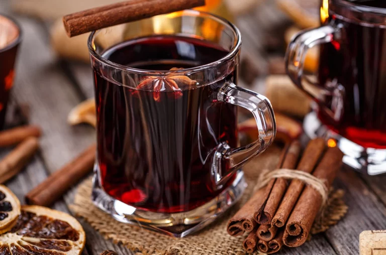 Scopri di più sull'articolo La ricetta del Vin brulé. Gli ingredienti e i vini da utilizzare