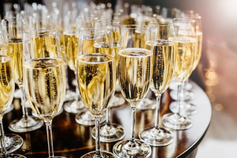 Scopri di più sull'articolo Export: per la prima volta lo spumante supera i vini rossi, rosati e bianchi con 528 milioni di bottiglie