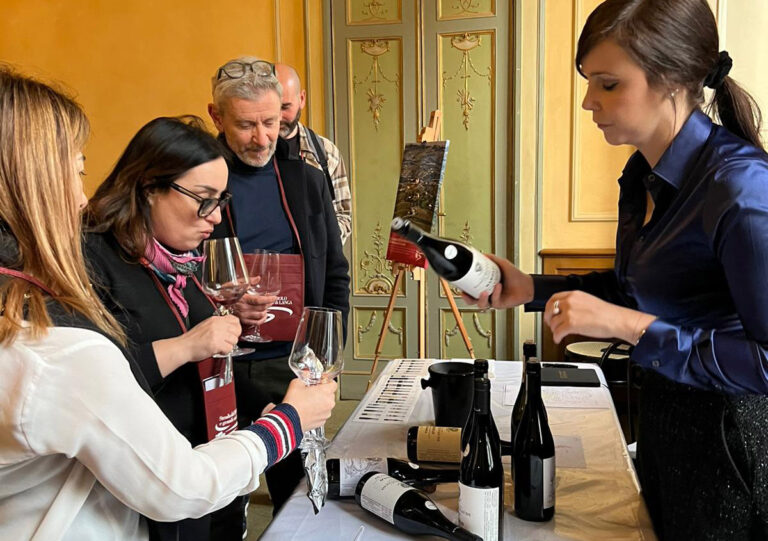 Scopri di più sull'articolo Cru e annate differenti di Barolo e Timorasso Derthona si confrontano a Palazzo Bovara