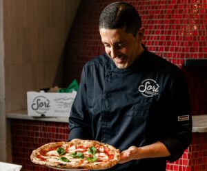 Scopri di più sull'articolo La pizza d’autore sbarca al Festival di Sanremo: maestri pizzaioli e chef s’incontreranno tra show cooking, degustazioni e cene d’autore