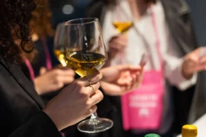 Scopri di più sull'articolo Ferrara, torna Calici di Primavera 2026: tre giorni tra vino, cibo e musica nel cuore del centro storico cittadino